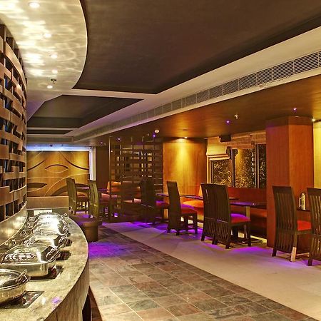 Aavaa Surya Continental Hotel New Delhi Buitenkant foto