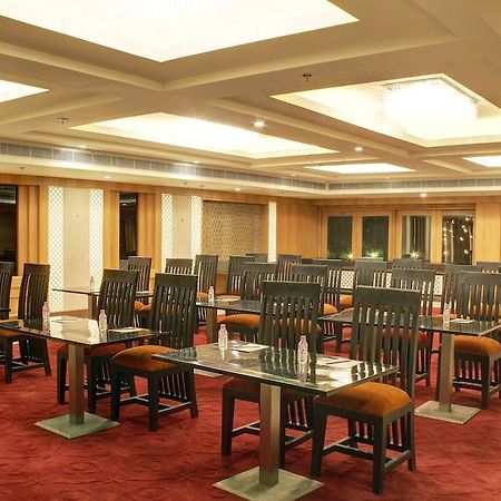 Aavaa Surya Continental Hotel New Delhi Buitenkant foto