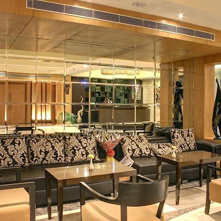 Aavaa Surya Continental Hotel New Delhi Buitenkant foto