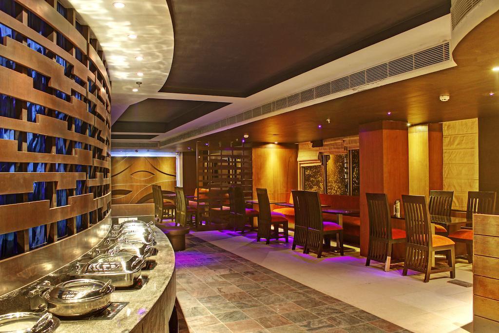 Aavaa Surya Continental Hotel New Delhi Buitenkant foto