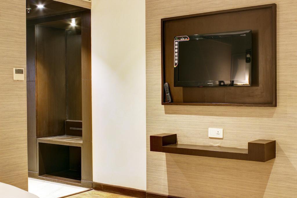 Aavaa Surya Continental Hotel New Delhi Buitenkant foto