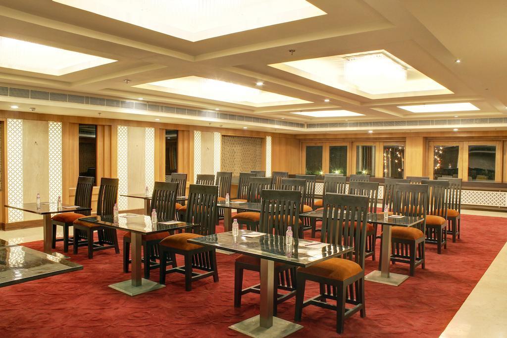 Aavaa Surya Continental Hotel New Delhi Buitenkant foto