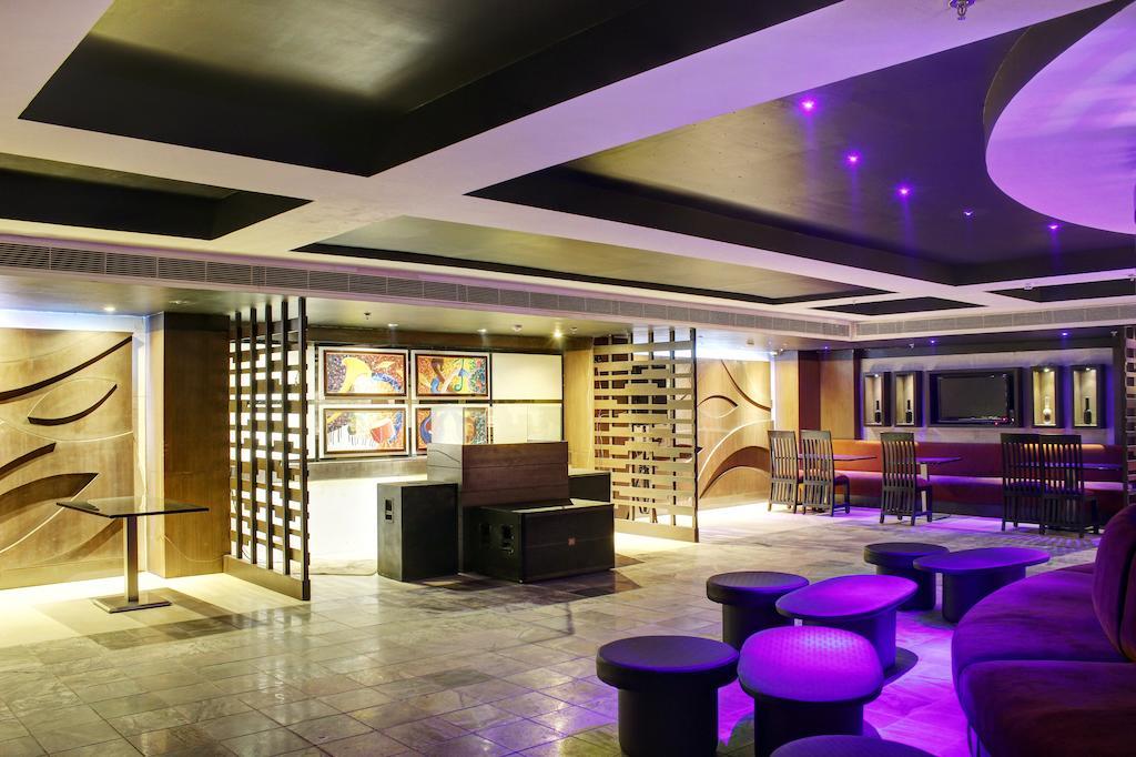 Aavaa Surya Continental Hotel New Delhi Buitenkant foto