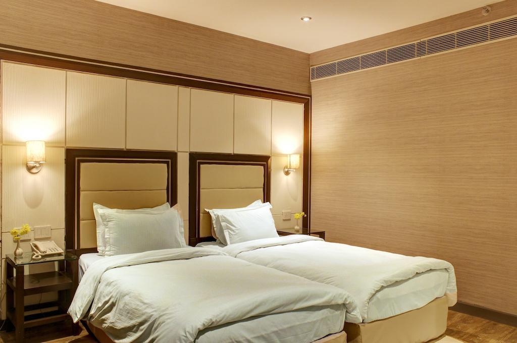 Aavaa Surya Continental Hotel New Delhi Kamer foto