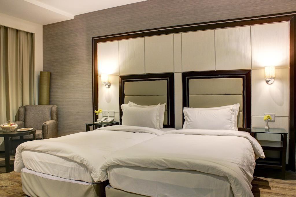 Aavaa Surya Continental Hotel New Delhi Kamer foto