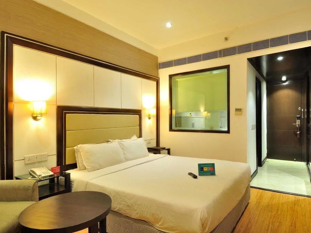 Aavaa Surya Continental Hotel New Delhi Buitenkant foto